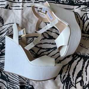 New in Box Steve Madden Citrus Wedges size 8